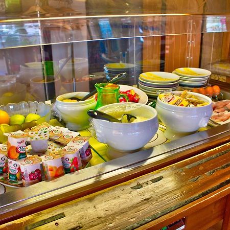 Logis Hotel Restaurant Le Chalet Du Mont Roland Sampans Esterno foto