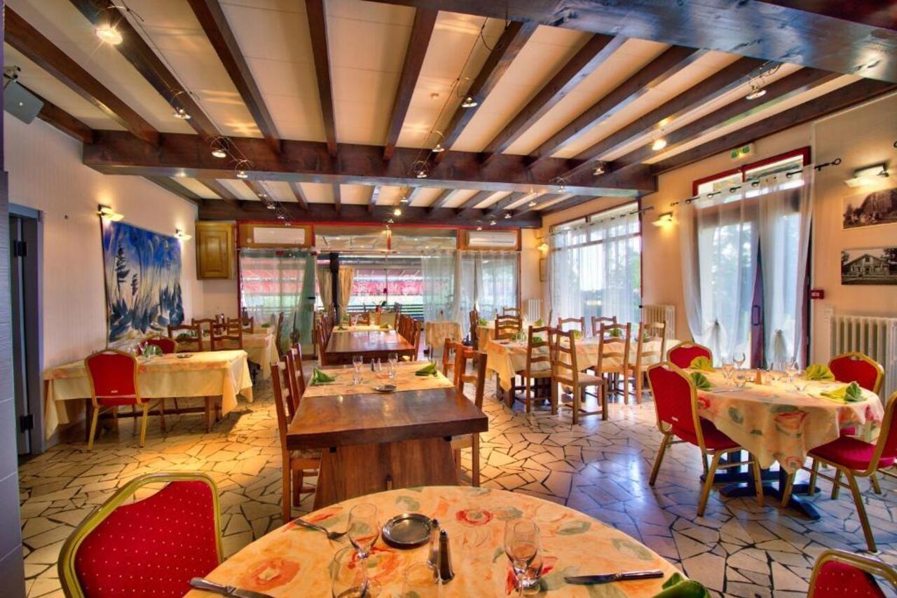 Logis Hotel Restaurant Le Chalet Du Mont Roland Sampans Esterno foto