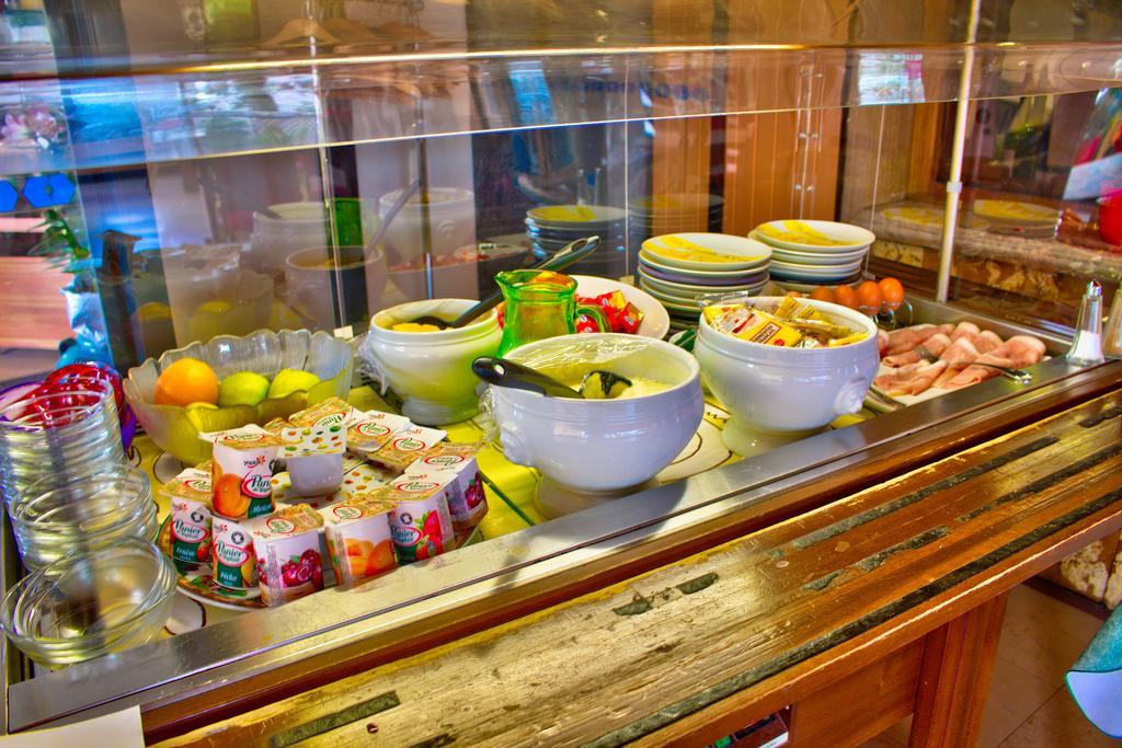 Logis Hotel Restaurant Le Chalet Du Mont Roland Sampans Esterno foto
