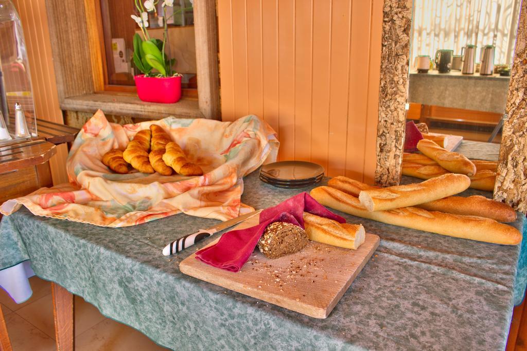 Logis Hotel Restaurant Le Chalet Du Mont Roland Sampans Esterno foto