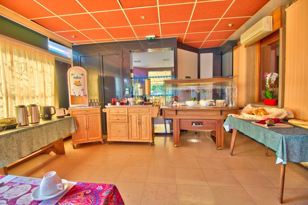 Logis Hotel Restaurant Le Chalet Du Mont Roland Sampans Esterno foto